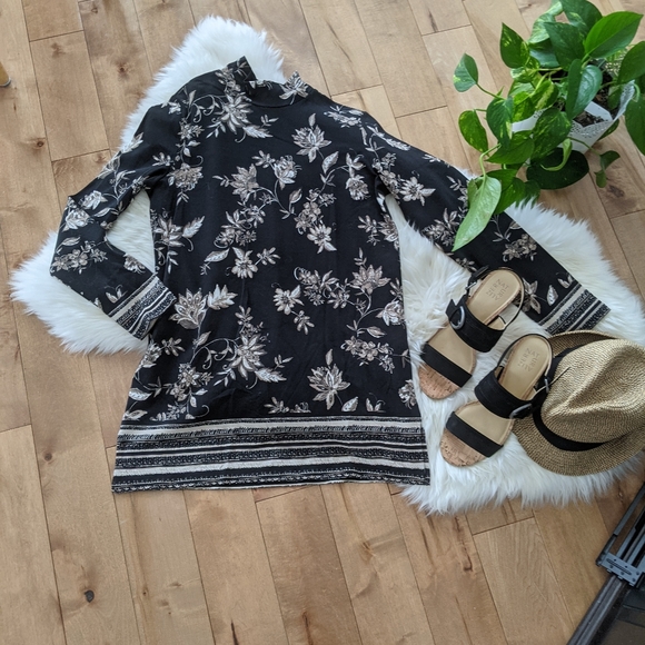 πSusan Graver Weekend - Mock Neck Tunic - Picture 9 of 10